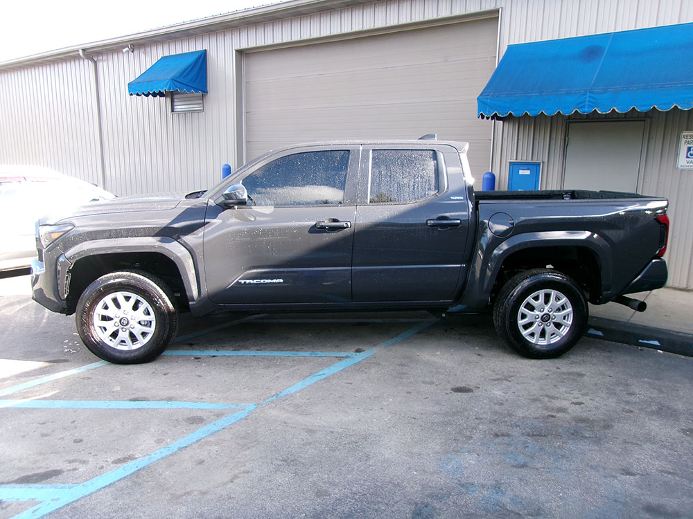 
								TOYOTA TACOMA CREW CAB full									