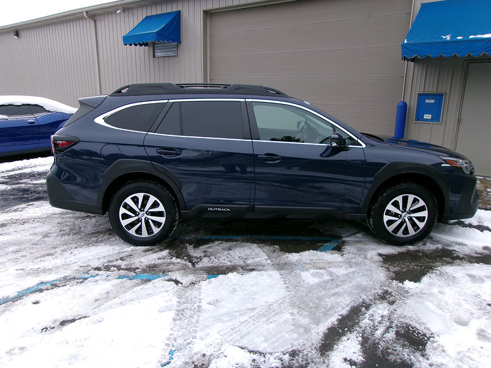 
								SUBARU OUTBACK PREMIUM full									