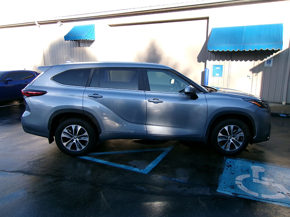 
								TOYOTA HIGHLANDER XLE full									