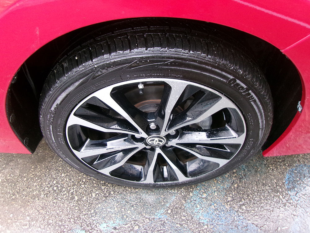 
								TOYOTA COROLLA SE full									