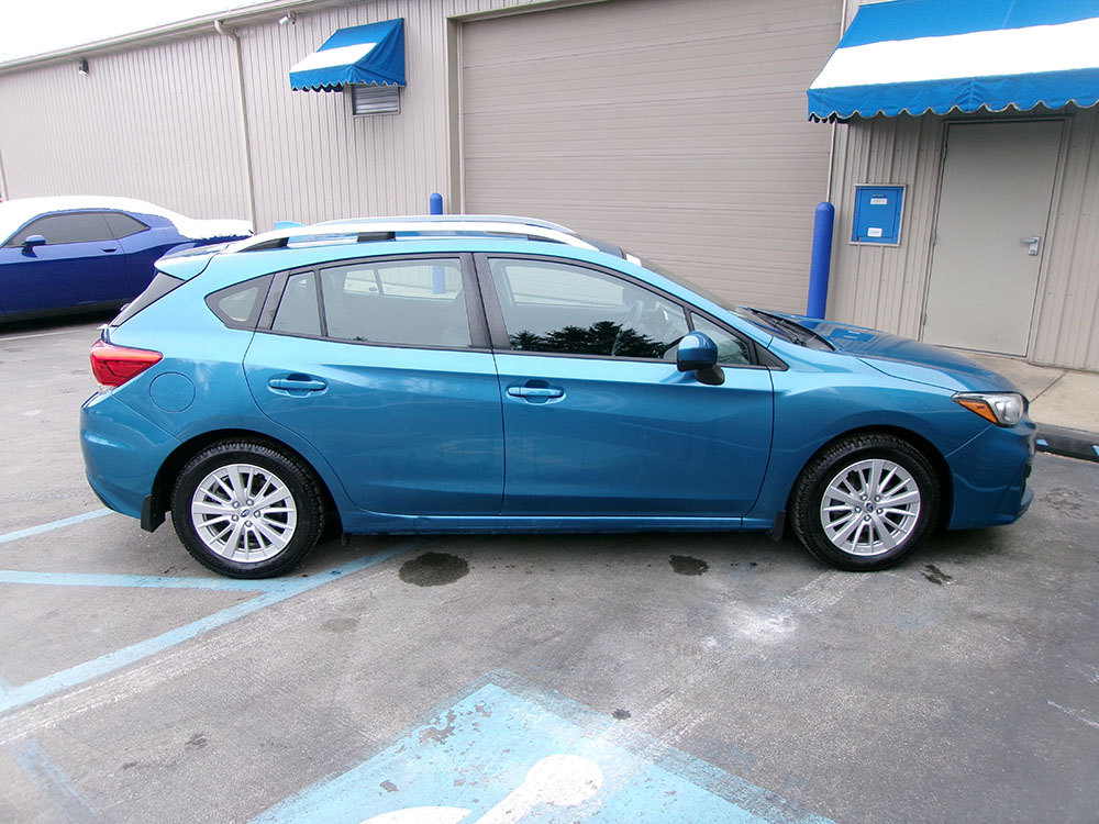 
								SUBARU IMPREZA PREMIUM full									