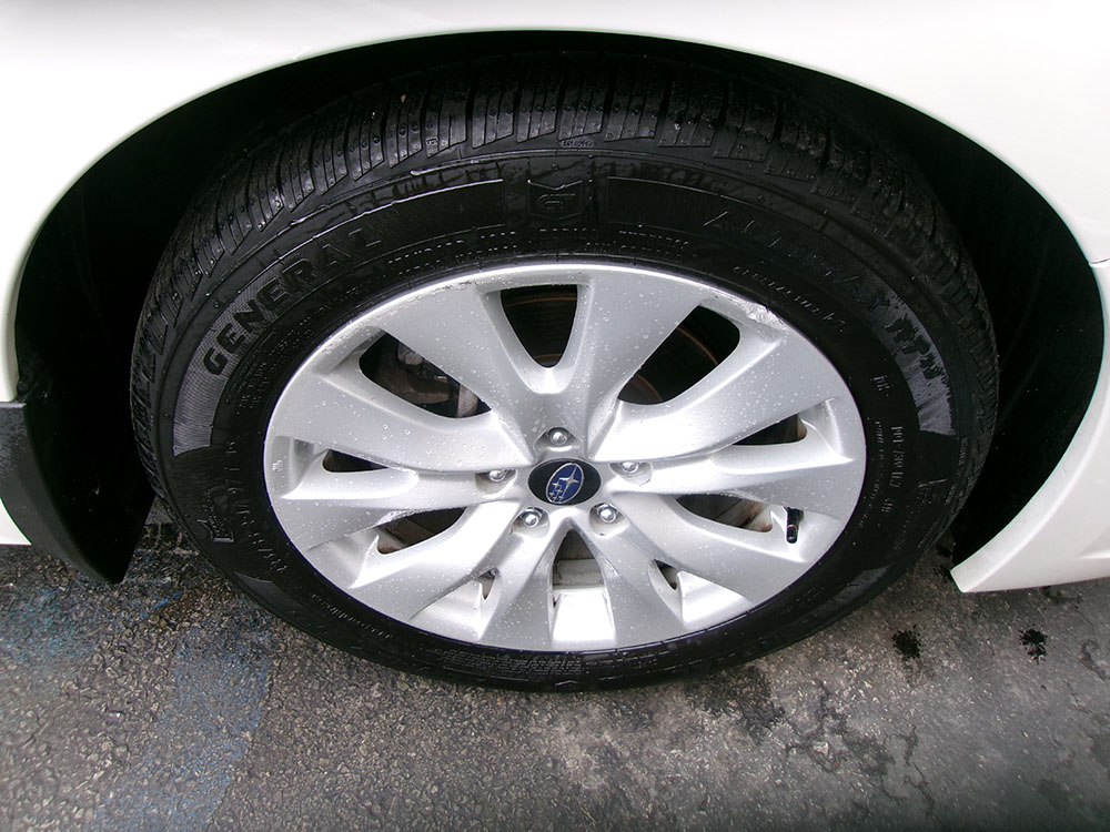 
								SUBARU LEGACY PREMIUM full									