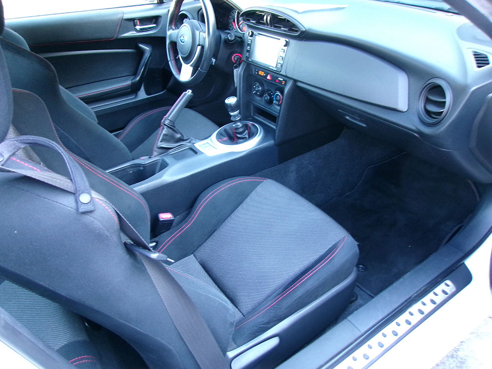 
								SUBARU BRZ PREMIUM full									