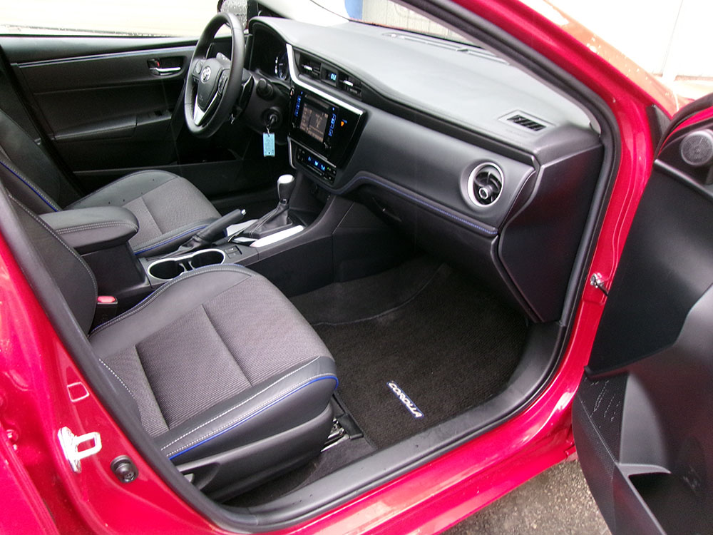 
								TOYOTA COROLLA SE full									