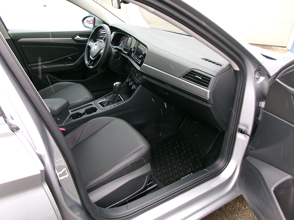 
								VOLKSWAGEN JETTA SE full									