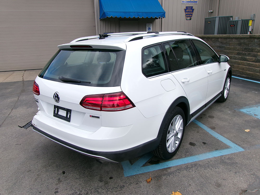 
								VOLKSWAGEN GOLF ALLTRACK full									