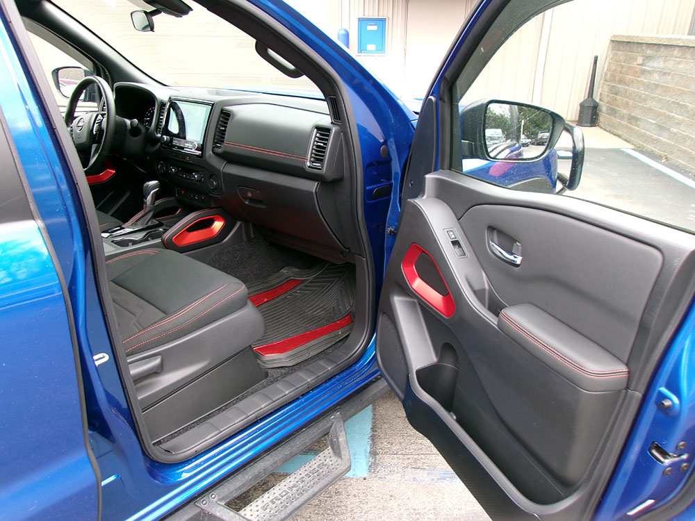 
								NISSAN FRONTIER S PRO-4X CREW CAB full									