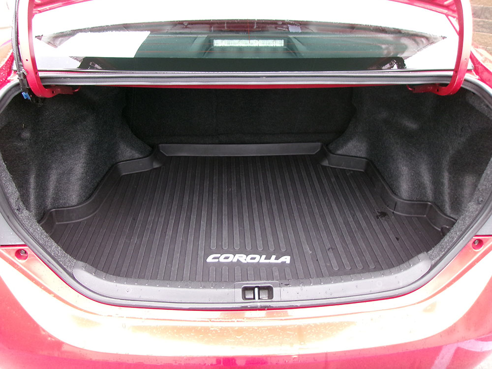 
								TOYOTA COROLLA SE full									