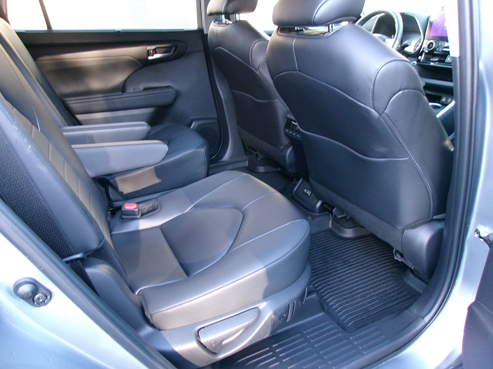 
								TOYOTA HIGHLANDER XLE full									