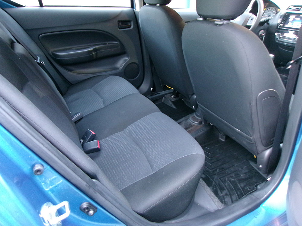 
								MITSUBISHI MIRAGE G4 ES full									