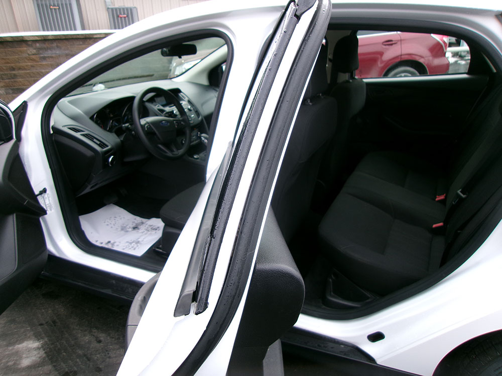 
								FORD FOCUS S full									