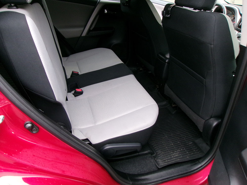 
								TOYOTA RAV4 XLE full									