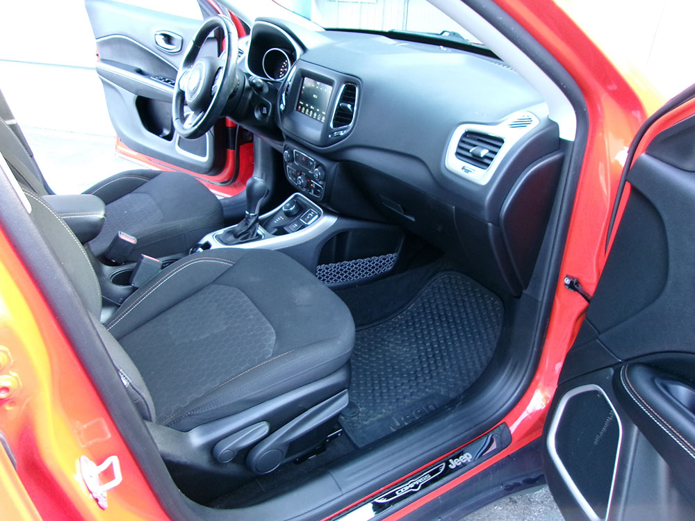 
								JEEP COMPASS SPORT full									