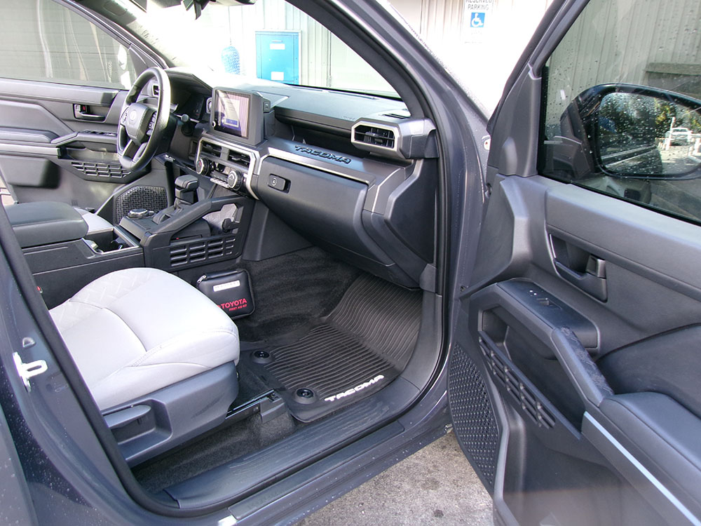 
								TOYOTA TACOMA CREW CAB full									