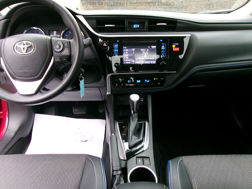 
								TOYOTA COROLLA SE full									