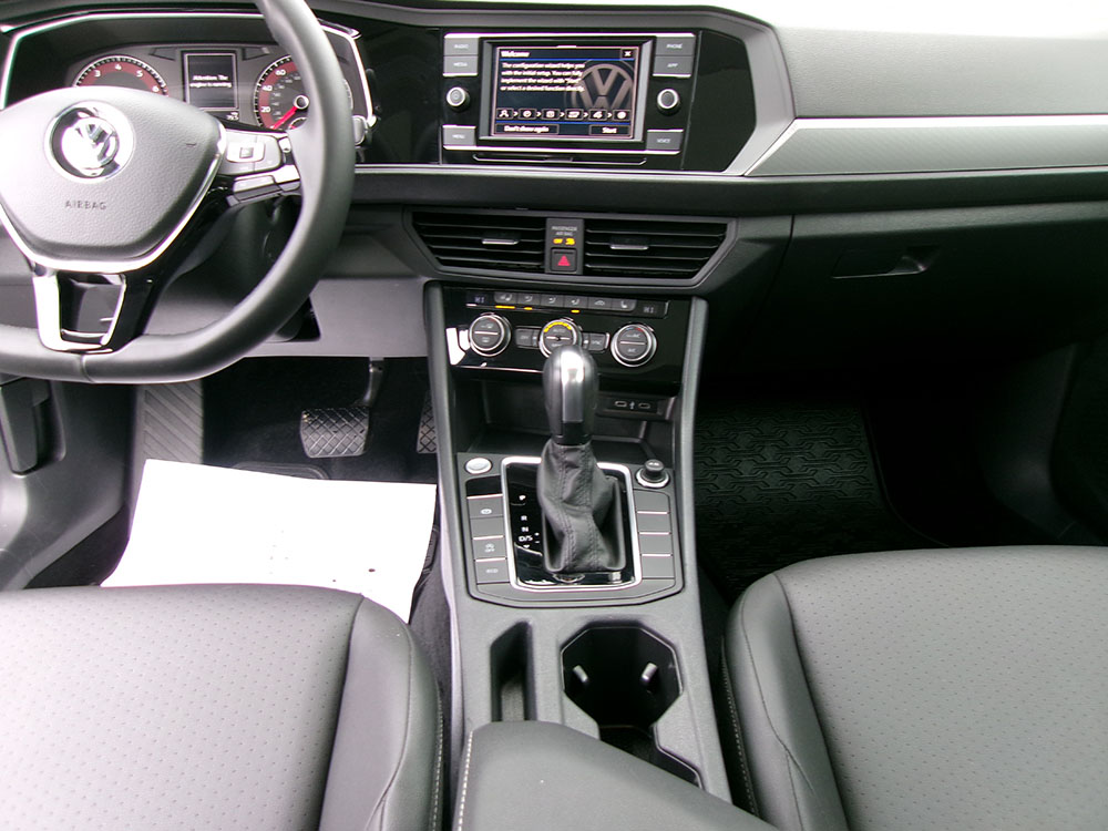 
								VOLKSWAGEN JETTA SE full									