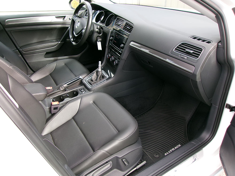 
								VOLKSWAGEN GOLF ALLTRACK full									