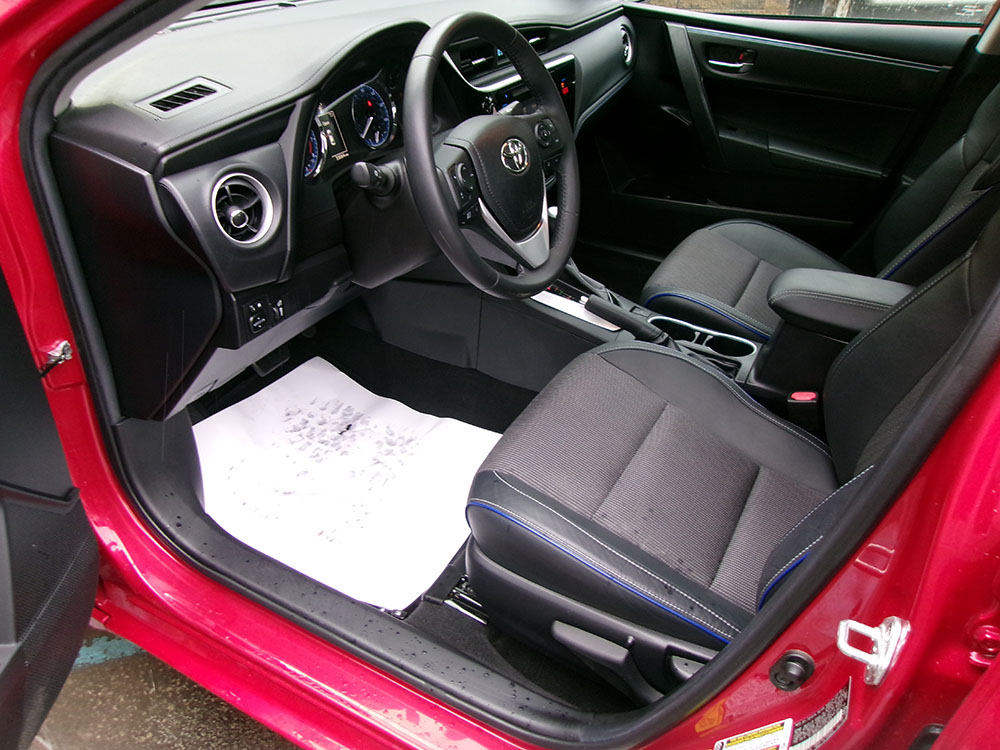 
								TOYOTA COROLLA SE full									