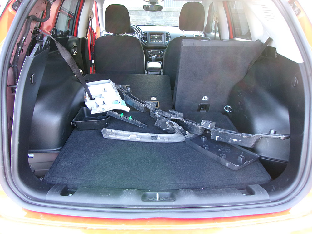 
								JEEP COMPASS SPORT full									