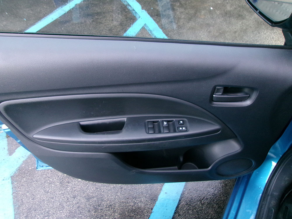 
								MITSUBISHI MIRAGE G4 ES full									