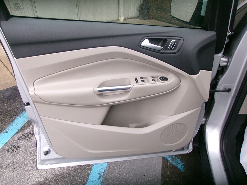 
								FORD ESCAPE SE full									