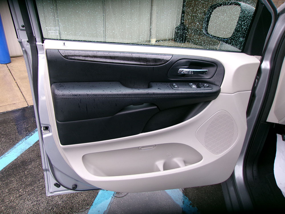 
								DODGE GRAND CARAVAN SE full									