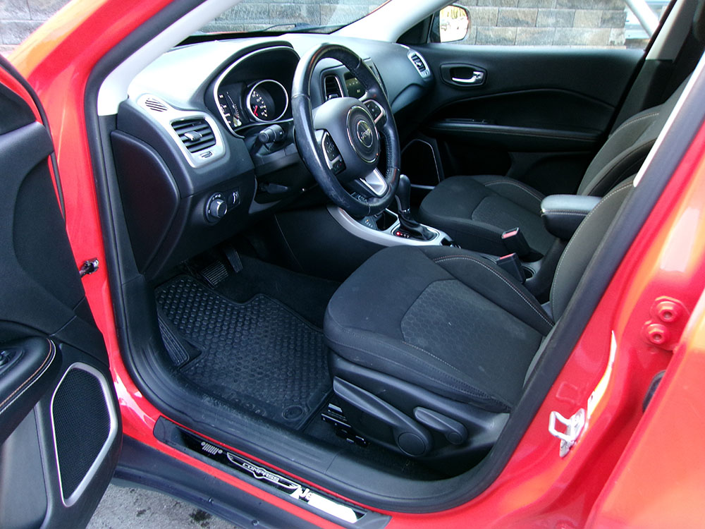 
								JEEP COMPASS SPORT full									