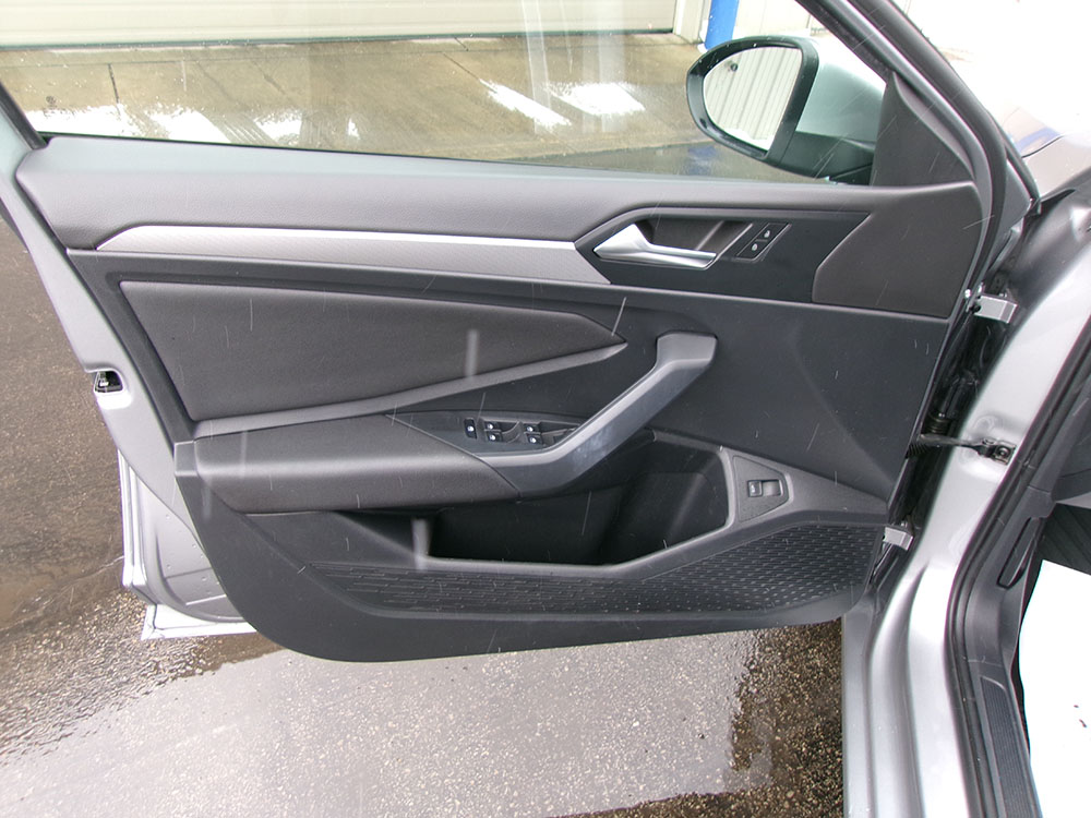 
								VOLKSWAGEN JETTA SE full									