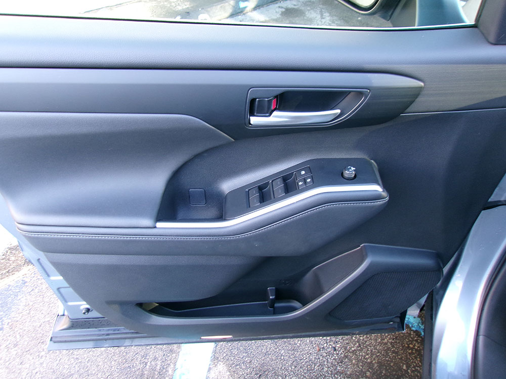 
								TOYOTA HIGHLANDER XLE full									