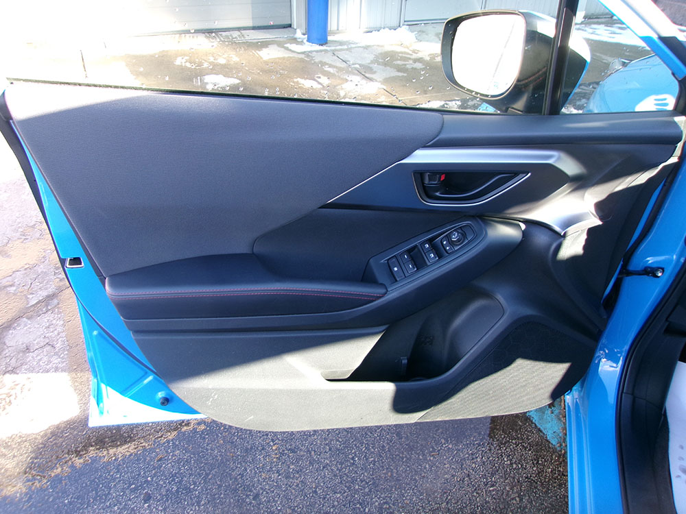 
								SUBARU IMPREZA SPORT full									