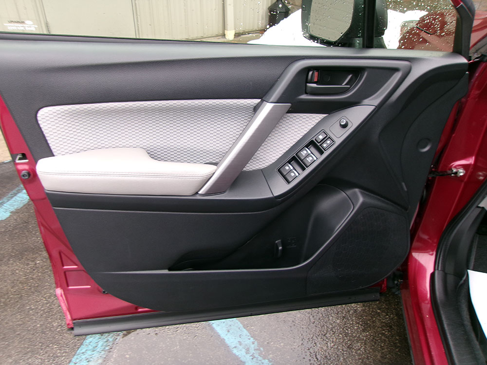 
								SUBARU FORESTER full									