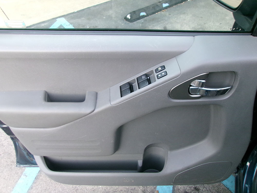 
								NISSAN FRONTIER S CREW CAB full									