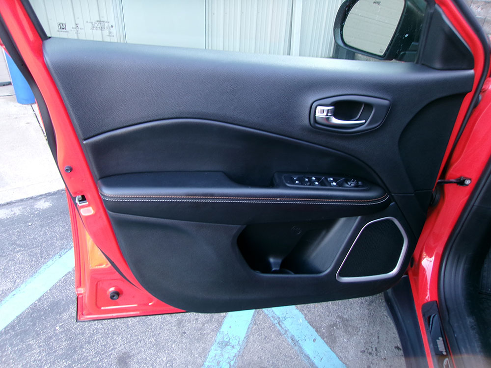 
								JEEP COMPASS SPORT full									