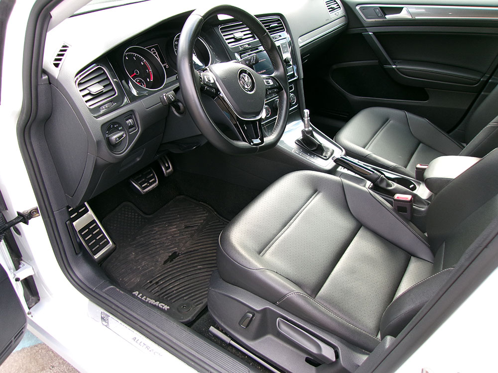 
								VOLKSWAGEN GOLF ALLTRACK full									