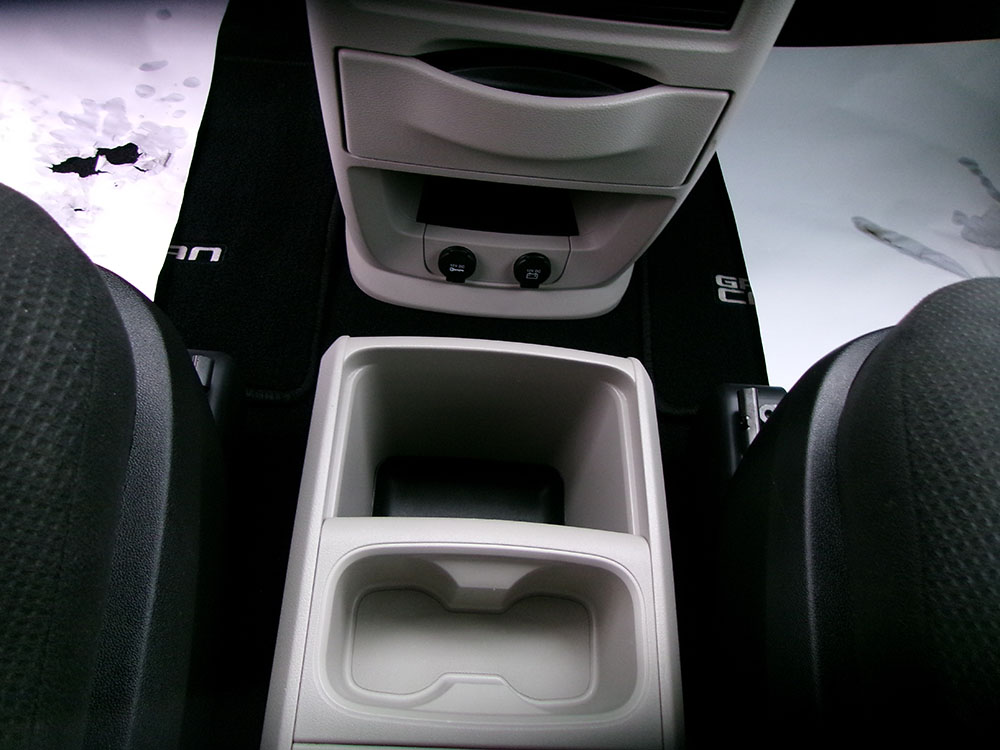 
								DODGE GRAND CARAVAN SE full									