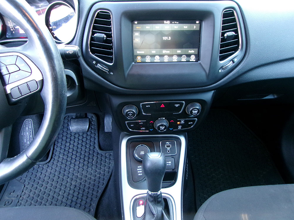 
								JEEP COMPASS SPORT full									