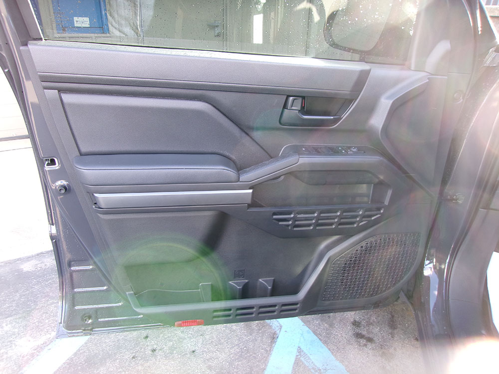 
								TOYOTA TACOMA CREW CAB full									