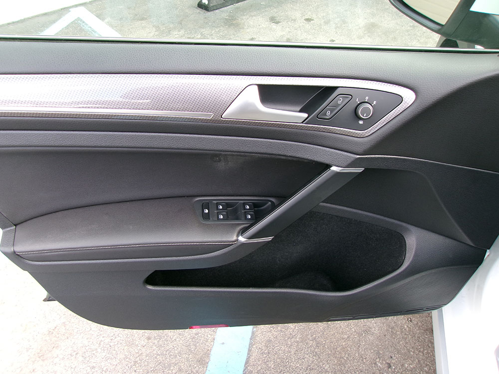 
								VOLKSWAGEN GOLF ALLTRACK full									