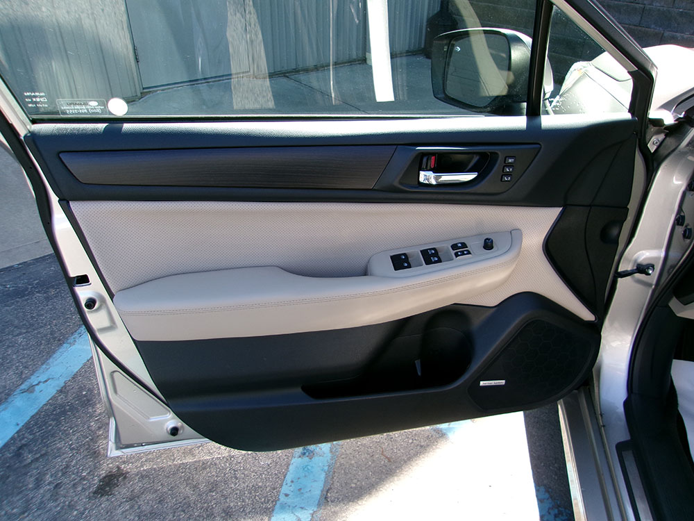 
								SUBARU LEGACY LIMITED full									