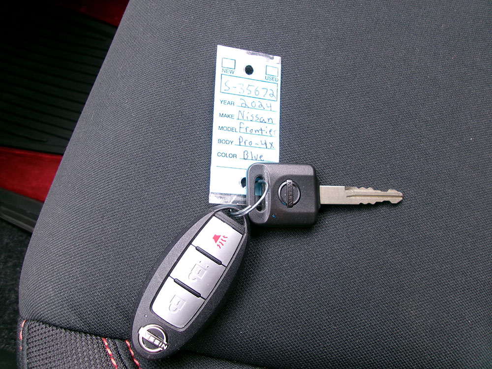 
								NISSAN FRONTIER S PRO-4X CREW CAB full									