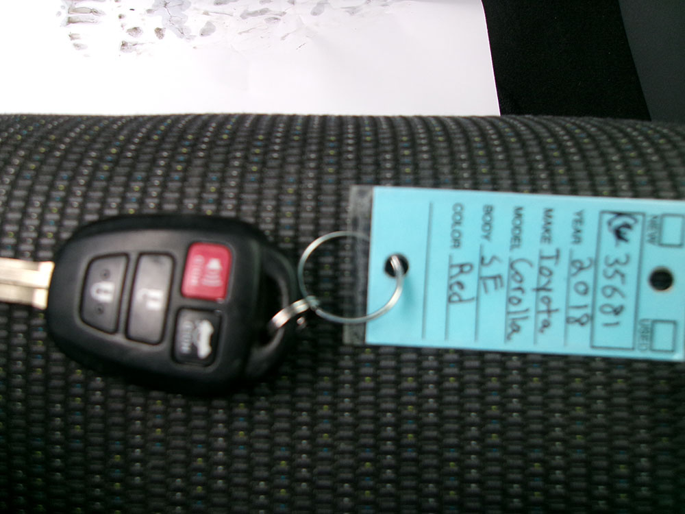 
								TOYOTA COROLLA SE full									