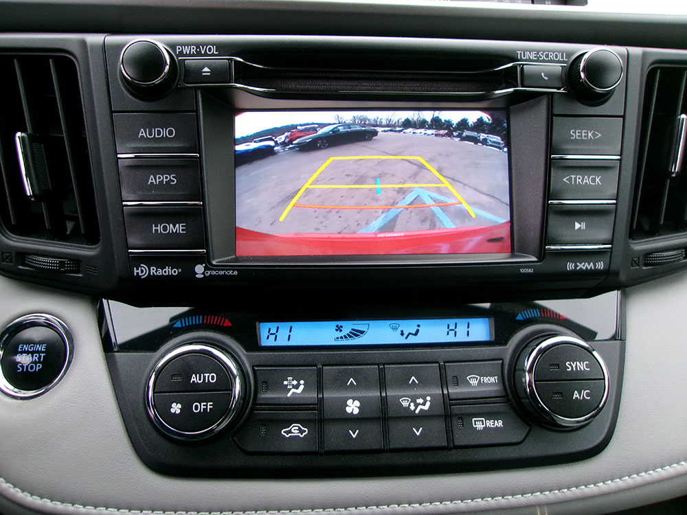 
								TOYOTA RAV4 XLE full									