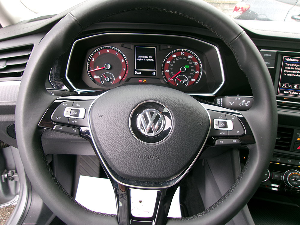 
								VOLKSWAGEN JETTA SE full									