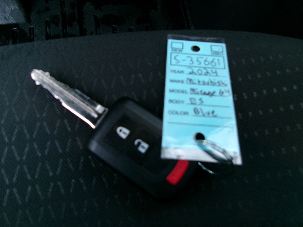 
								MITSUBISHI MIRAGE G4 ES full									