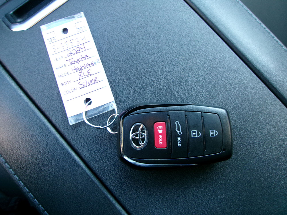 
								TOYOTA HIGHLANDER XLE full									