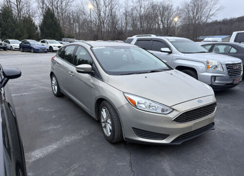 2016 Ford Focus SE's photo