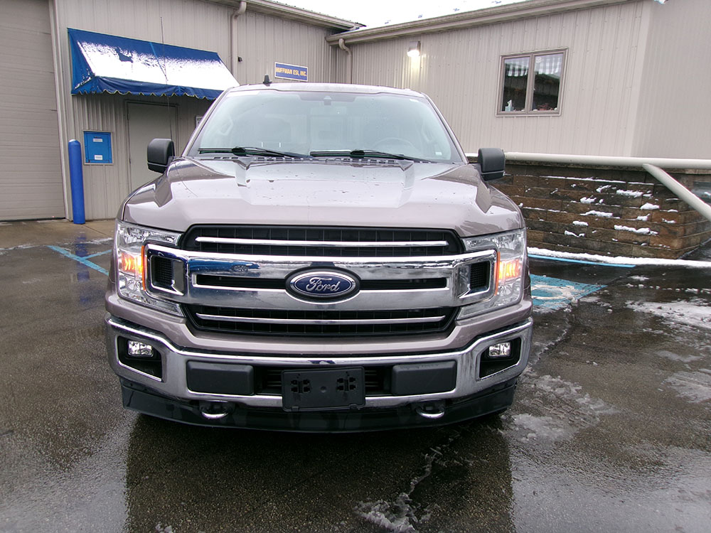 
								FORD F-150 XLT CREW CAB full									