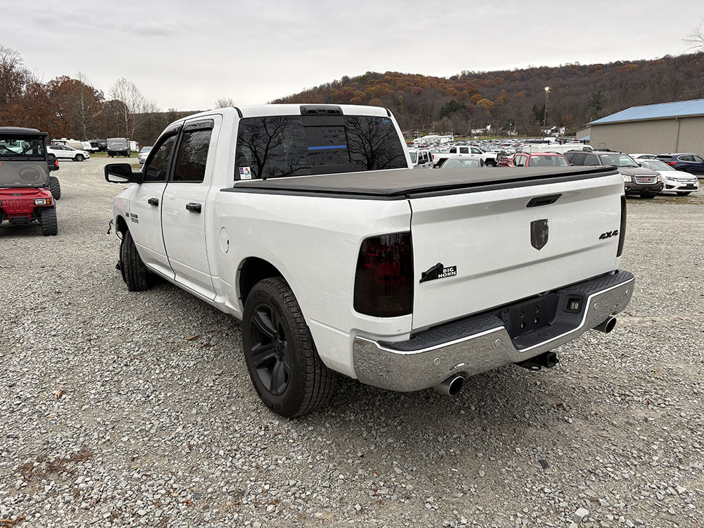
								RAM 1500 SLT CREW CAB full									
