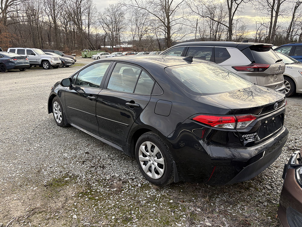
								TOYOTA COROLLA LE full									