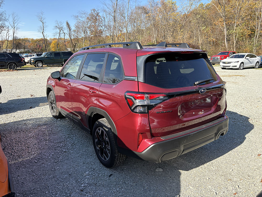 
								SUBARU FORESTER PREMIUM full									